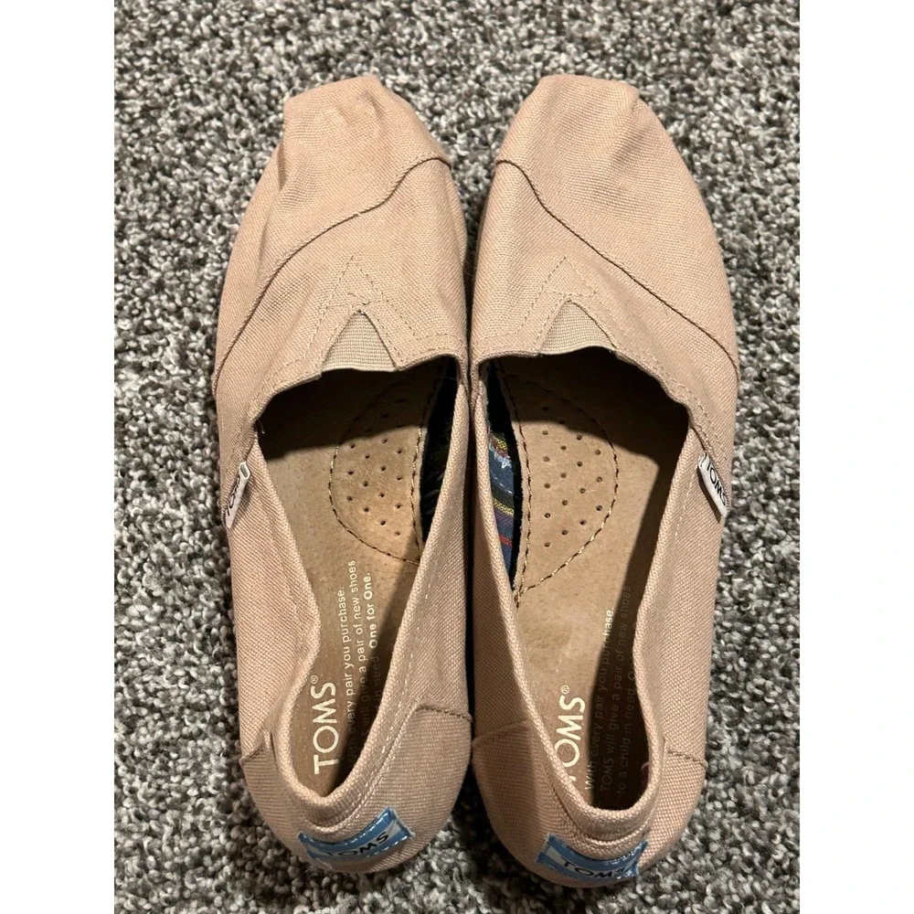 TOMS Womens‎ Classic Slip On Casual Canvas Loafers Shoes Size 7 Beige Comfort - Picture 2 of 4